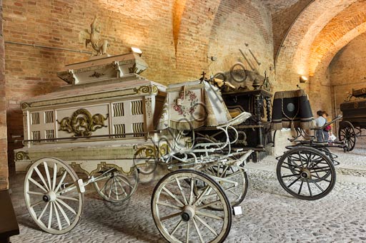Piacenza, Palazzo Farnese, Musei Civici, Museo delle Carrozze: la sala dei carri funebre.