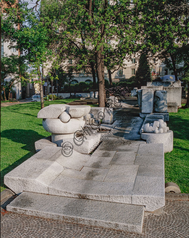  Piazza della Repubblica: stone monument to Giuseppe Mazzini, open composition by Pietro Cascella (1973-74).