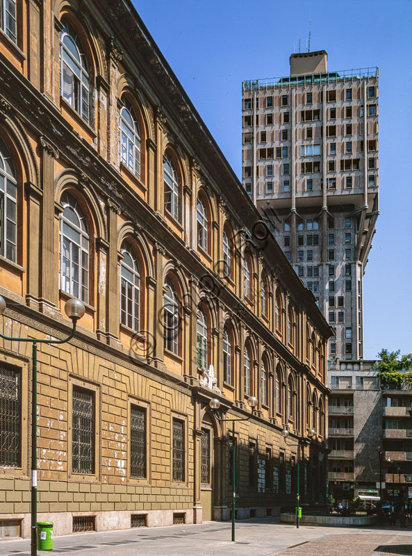  Erculea Square. In the background the Velasca Tower, in the foreground the side of Palazzo Annoni.