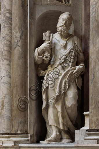 Genoa, Duomo (St. Lawrence Cathedral), inside, Cybo chapel (northern arm of the transept), Funerary Monument of Archbishop Giuliano Cybo: "Jesus Christ enthroned, between Saint Peter (left) and Saint Paul (right)", statue by Giangiacomo and Guglielmo Della Porta, and by Niccolò Da Corte (1533 - 1537). Detail of St. Peter.