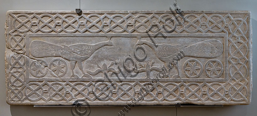 Pluteo con pavoni affrontati, in marmo greco, VIII secolo.