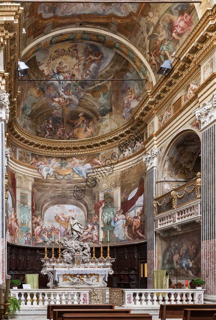 Chiesa di San Luca, interno, affreschi del coro e dell'abside:  “Predica di San Luca” e "San Luca dipinge la Vergine e le presenta la sua immagine", di Domenico Piola e Antonio Maria Haffner, 1695