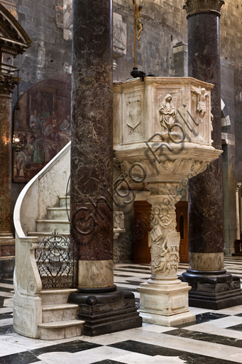 , Genoa, Duomo (St. Lawrence Cathedral), inside, the nave: "the pulpit" (1526-7) from North-East, by Pierangelo Scala.