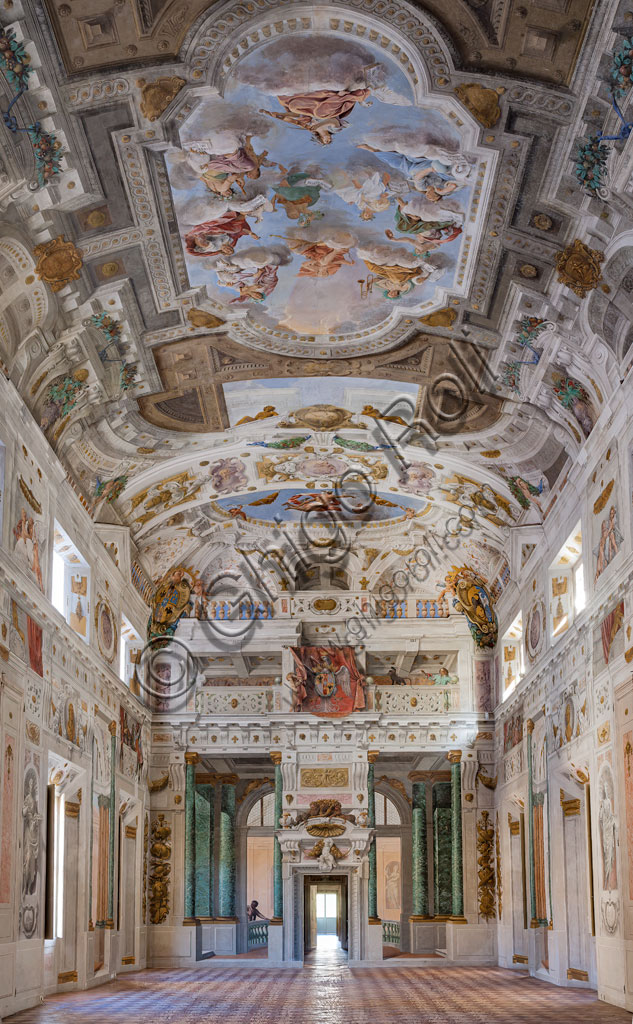 Sassuolo, Este Ducal Palace; Hall of the Guards: the ceiling of the hall with the “Bologna Quarters” by Angelo Michele Colonna, Agostino Mitelli, Baldassarre Bianchi and Gian Giacomo Monti. At the centre: "The Muses present to Apollo the literary works promoted by the Dukes of Este”. View towards the North East wall.