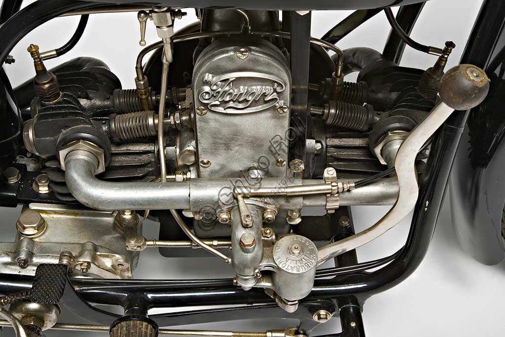Ancient Motorbike Fongri Sport Lusso 575. Engine.