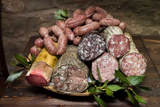 Radda in Chianti, Casa Porciatti (specialità gastronomiche del Chianti): salumi tipici della zona (salame, buristo, rigatino, finocchiona, salsicce).