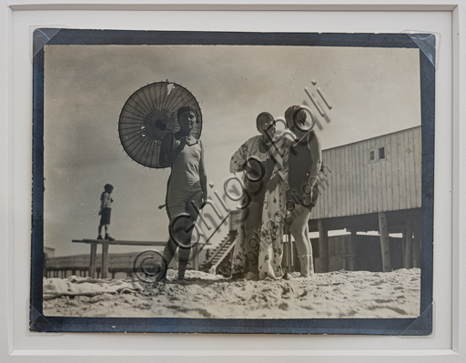 “Girls at the seaside, one holding a parasol”, bromide silver gelatine by Marcello Dudovich,  1930-40.