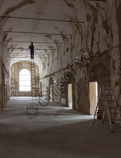 Reggio Emilia, Complesso monastico cinquecentesco di San Pietro: operaio al lavoro.