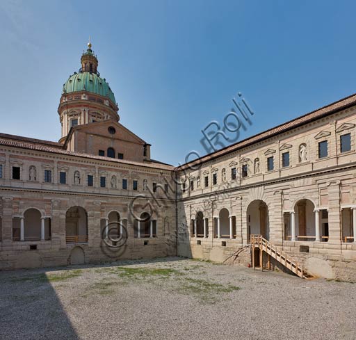 Reggio Emilia, Complesso monastico cinquecentesco di San Pietro: uno dei chiostri.