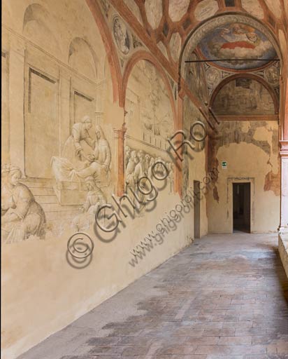 Reggio Emilia, Complesso monastico cinquecentesco di San Pietro, uno dei chiostri: dipinti parietali rinascimentali.