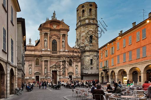 Reggio Emilia, Piazza San Prospero:  la Basilica di San Prospero (patrono della città) e la torre campanaria ottagonale.