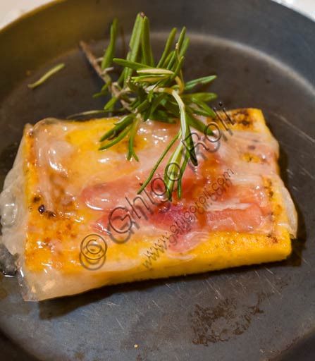 Reggio Emilia, Ristorante La Morina: antipasto a base di polenta abbrustolita e pancetta.