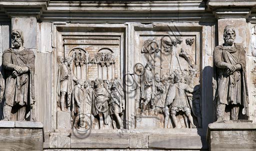  Rome, Roman Forum, Arch of Constantinus:  Details of Marcus Aurelius reliefs (2nd Century AD.) .On the left panel  "Rex Datus", (a captured enemy chieftain led before the emperor), in the right panel "Captivi", (a similar scene with prisoners).