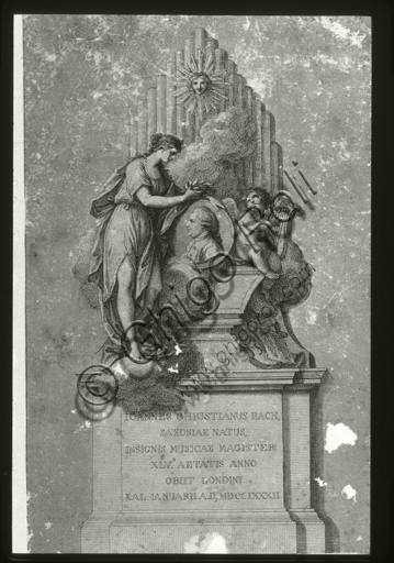  "Ritratto di Johann Christian Bach". Incisione di Agostino Carlini che rappresenta il musicista in un medaglione e unl'allegoria della Musica.