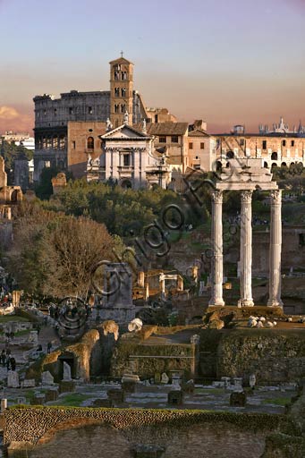  Rome, Roman Forum: view.Right: the columns of the Dioskouri temple.Centre: the church of Santa Francesca Romana.Background: the Colosseum.