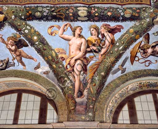 Roma, Villa Farnesina, Loggia di Amore e Psiche: uno degli otto pennacchi della volta, raffigurante Psiche con Venere e Giunone. Affresco di Giulio Romano su disegno di Raffaello (1517-18)