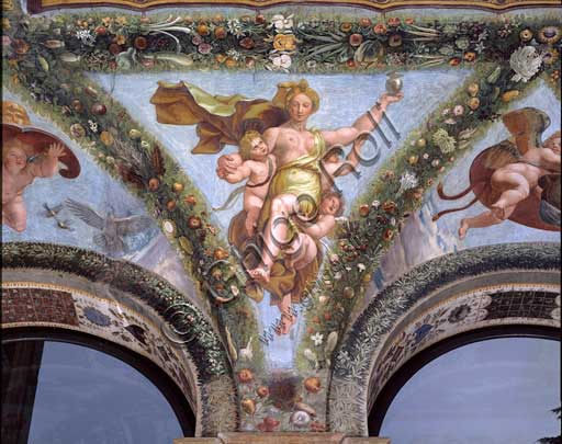 Roma, Villa Farnesina, Loggia di Amore e Psiche: uno degli otto pennacchi della volta, con Psiche che ritorna dagli inferi, trasportata da Amorini. Affresco di Giulio Romano su disegno di Raffaello (1517-18)