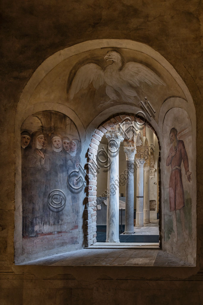 Brescia, "Santa Giulia, Museo della Città", (sito Unesco dal 2011): interno della Chiesa di San Salvatore.   A destra dell'ingresso è situata la cappella ricavata alla base del campanile, rivestita all'esterno e all'interno dal ciclo delle Storie di Sant'Obizio dipinte dal Romanino tra il 1526 e il 1527.