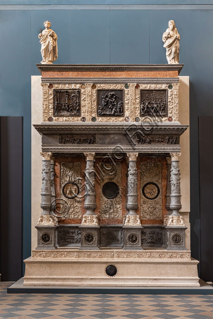 Brescia, "Santa Giulia, Museo della Città", (sito Unesco dal 2011), Chiostro delle Monache: Mausoleo Martinengo, monumento funebre realizzato da Bernardino delle Croci tra il 1503 e il 1516. 