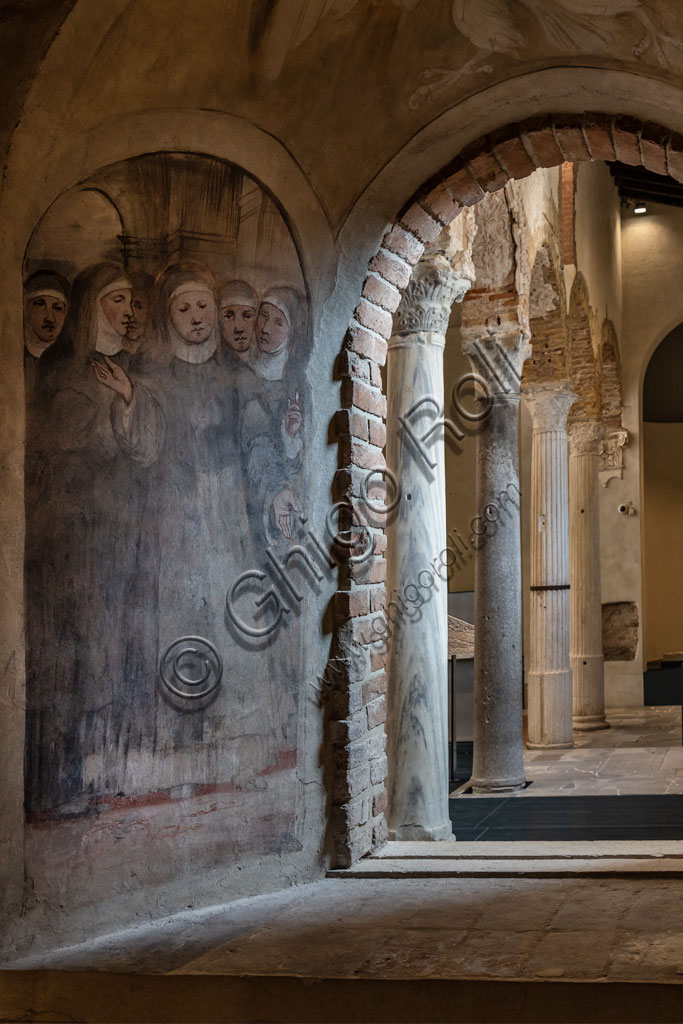 Brescia, "Santa Giulia, Museo della Città", (sito Unesco dal 2011): interno della Chiesa di San Salvatore.   A destra dell'ingresso è situata la cappella ricavata alla base del campanile, rivestita all'esterno e all'interno dal ciclo delle Storie di Sant'Obizio dipinte dal Romanino tra il 1526 e il 1527.