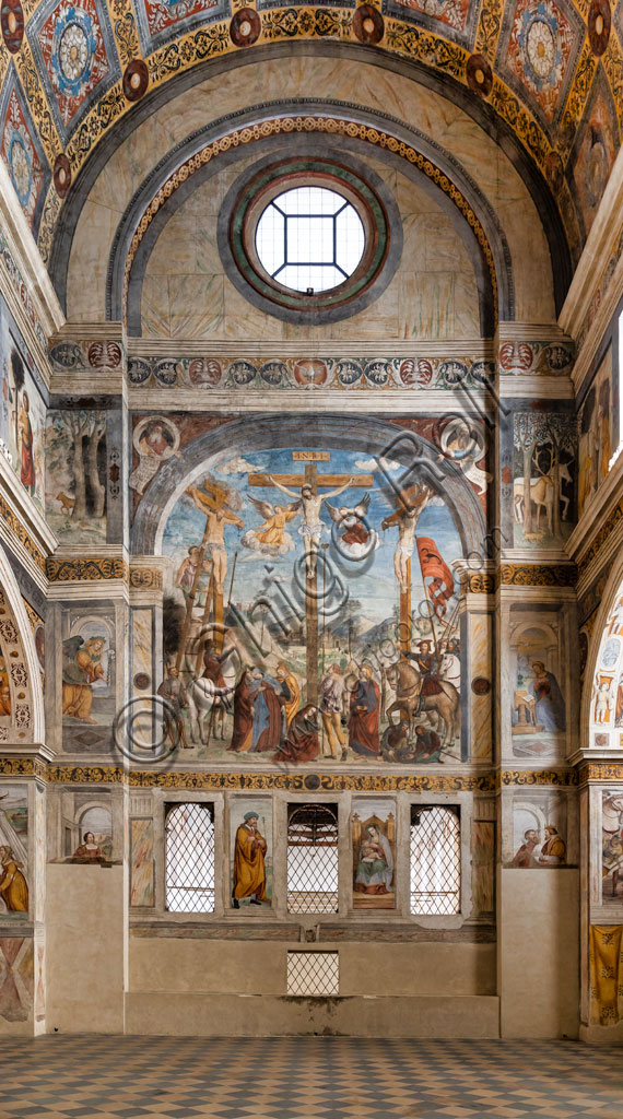 Brescia, "Santa Giulia, Museo della Città", (sito Unesco dal 2011): il Coro delle Monache. Gli affreschi  sono di Floriano Ferramola e Paolo da Caylina il Giovane e risalgono agli anni Venti del Cinquecento. Al Ferramola è attribuita la Crocifissione. 