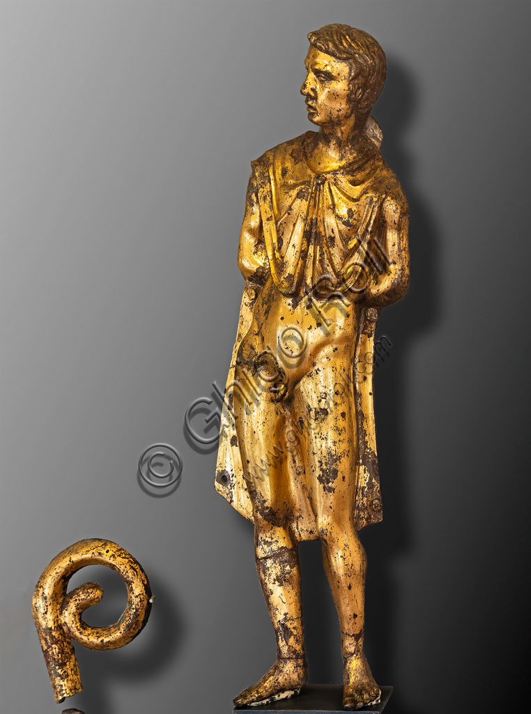 Brescia, "Santa Giulia, Museo della Città" (sito Unesco dal 2011): applique di prigioniero in bronzo dorato, che era apposta sul fianco di una biga (I - II secolo d.C.). Reperto archeologico trovato nel Capitolium.