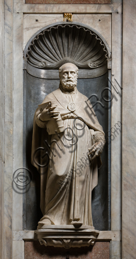 Genova, Duomo (Cattedrale di S. Lorenzo),  interno, Cappella Senarega o di Nostra Signora del Soccorso (abside meridionale):  "Sant'Ambrogio", statua di P. Francavilla (1593).