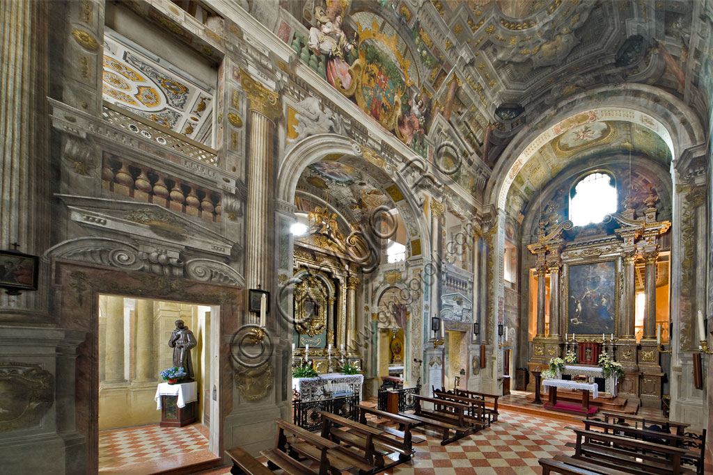 Sassuolo, Church of St. Francis: the interior characterised by decoration by Baldassarre Bianchi and Gian Giacomo Monti, leading exponents of the Bolognese school of perspective and illusionistic squaring, who celebrate the Este Dukes.