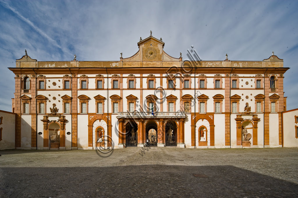 Sassuolo, Palazzo Ducale Estense: la facciata su piazzale della Rosa. 