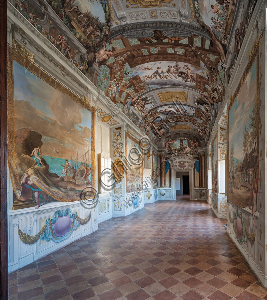 Sassuolo, Palazzo Ducale Estense: veduta della Galleria di Bacco. Nella decorazione di Baldassarre Bianchi e Gian Giacomo Monti, sono ricavati i quarantuno riquadri con scene dipinte da Jean Boulanger che narrano le vicende di Bacco. Dipinti murali a tempera, 1650 - 52.