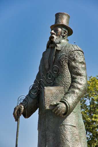 Monumento a Pellegrino Artusi. L'Artusi, (Forlimpopoli 4 agosto 1820 – Firenze, 30 marzo 1911) è stato un critico letterario, scrittore e gastronomo italiano, e ha scritto "La Scienza in cucina e l'Arte di mangiar bene".http://www.treccani.it/enciclopedia/pellegrino-artusi_(Dizionario-Biografico)/