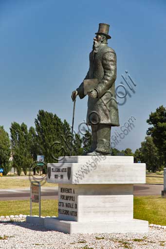 Monumento a Pellegrino Artusi. L'Artusi, (Forlimpopoli 4 agosto 1820 – Firenze, 30 marzo 1911) è stato un critico letterario, scrittore e gastronomo italiano, e ha scritto "La Scienza in cucina e l'Arte di mangiar bene".http://www.treccani.it/enciclopedia/pellegrino-artusi_(Dizionario-Biografico)/