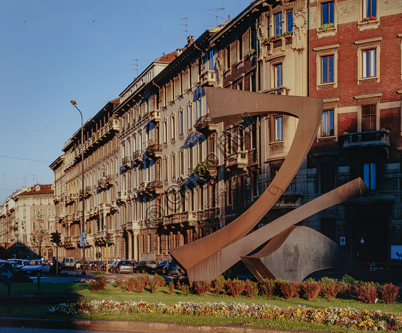  Sculpture of contemporary art in Conciliazione Square.