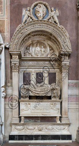 Basilica of the Holy Cross, right aisle: "Sepulchre of Leonardo Bruni", by Bernardo Rossellino (1444-5).