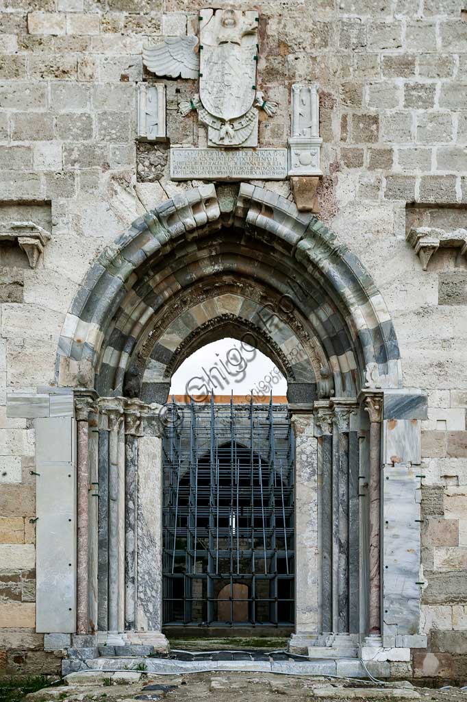 Syracuse, Island of Ortigia, the Maniace Castle: the door, with lateral columns,dating back to the Spanish period (XVI century).