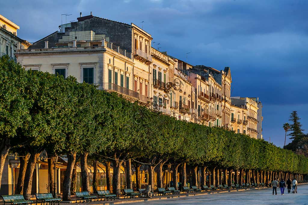 Siracusa, isola di Ortigia: veduta del Foro Vittorio Emanuele II.