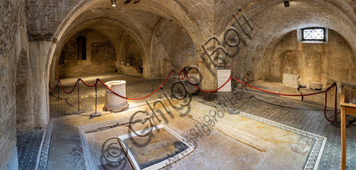 Spoleto, Casa romana: l'atrio con il pozzo.