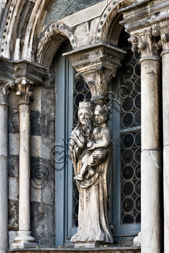 , Genoa, Duomo (St. Lawrence Cathedral), West side, the façade, the left tower, the central order: "Statue of Madonna with Infant Jesus", by Genoa sculptor (XII century)