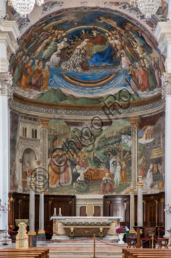  Spoleto, the Duomo (Cathedral of S. Maria Assunta), presbytery,: view of the bowl shaped vault and of the tholobate with the "Stories of the Virgin", frescoes by Filippo Lippi, helped by Fra' Diamante and Pier Matteo d'Amelia, 1468-9.