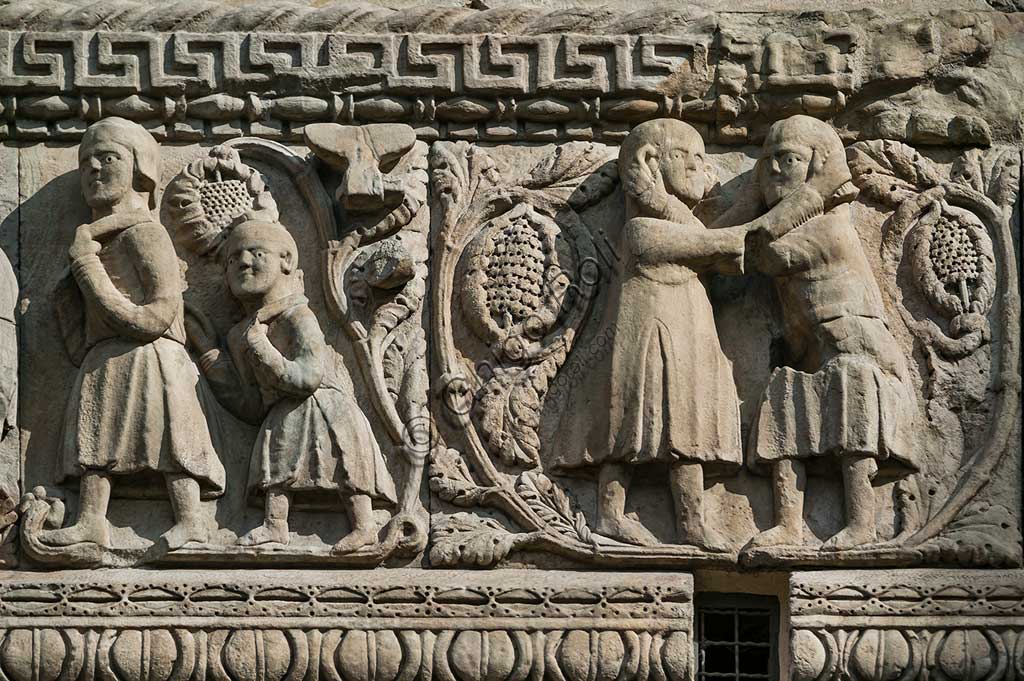 Fidenza, Duomo (St. Donnino Cathedral), Façade: the bas-relief with Stories of Berta, Milone and Rolandino", detail. Work by Benedetto Antelami and his workshop.