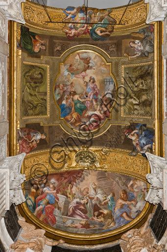 Genova, Duomo (Cattedrale di S. Lorenzo),  interno, Cappella Senarega o di Nostra Signora del Soccorso (abside meridionale), volta: veduta generale con affreschi "Storie di S. Sebastiano", di Giovanni Andrea Carlone (1690 circa). 