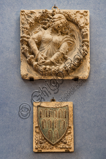  "Dido's Suicide", follower of Niccolò dell'Arca, relief in marble, 15th century, and coat of arms.