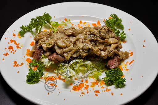  Sliced steak with porcino mushrooms.