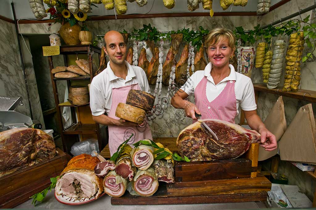 Rosita Cariani and Marco Biagetti, owners of the Butcher shop "Tagliavento", nickname of her father. Both are sons of butchers of the same village, who once were competitors.