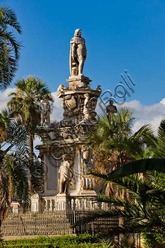 Palermo, the Parliament Square: The Marble Theatre, monument to Philip V, facing The royal Palace or Palace of the Normans. It was realised by Gaspare Guercio, Carlo D'Aprile and Gaspare Serpotta to celebrate the glory of Philip IV of Habsburg, king of Spain and Sicily, called Philip the Great.Around the pedestal  the four parts of the Earth known at that time (Europe, Asia, Africa and America), on which the king of Spain ruled, are depicted. On the first level there are the statues of the four Moors, or the previous kings of the countries that went under his domination. The work is adorned with plaques and coats of arms of the most important families in Sicily. The original statue of Philip IV was destroyed during the Sicilian revolution in 1848 and was replaced in 1856 by the current marble statue representing King Philip V of Spain and was realised by Nunzio Morello.Detail.