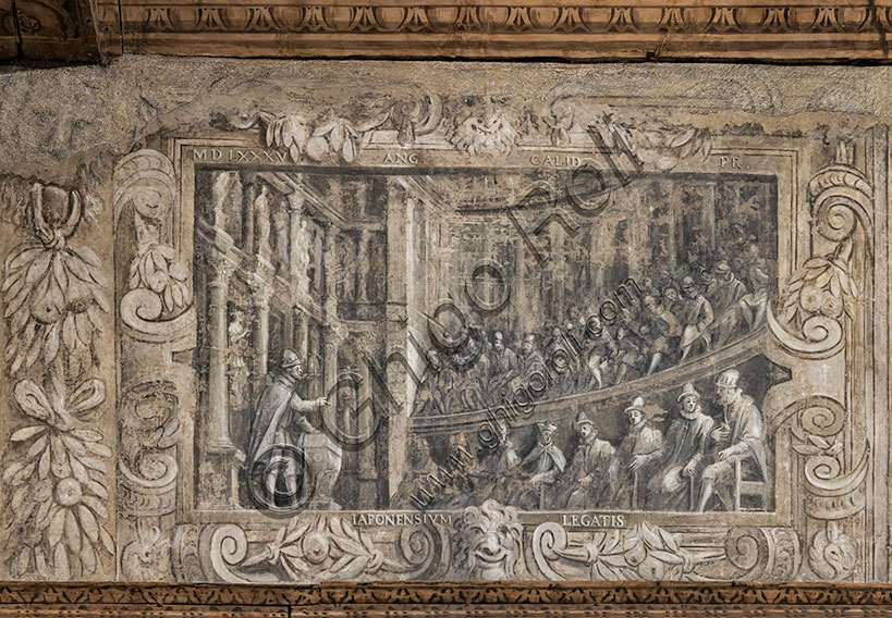 Teatro Olimpico, sala del vestibolo (anteodeo): affresco monocromo riproducente la visita del teatro della delegazione giapponese nel 1585. L’affresco è attribuito ad Alessandro Maganza.