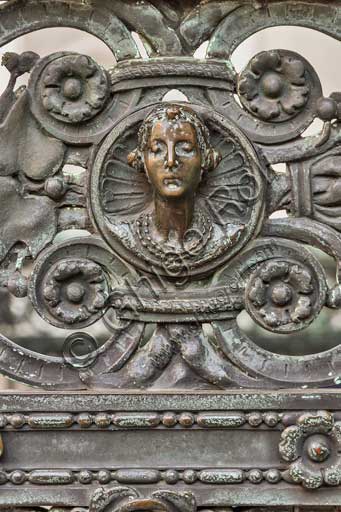 Bergamo, Città alta, Cappella Colleoni (Colleoni Chapel), iron wrought gate realised by Vincenzo Muzio in 1912, according to a drawing by Gaetano Moretti: detail with a woman's head.