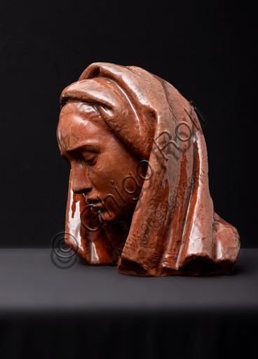 Collezione Assicoop - Unipol: Arrigo Minerbi (Ferrara 1881-1960); "Testa femminile con velo"; terracotta invetriata, cm 34x26x26.