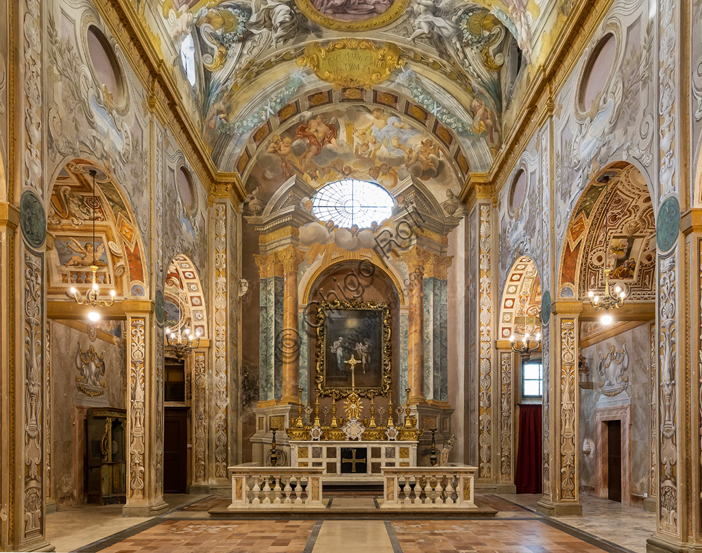Todi, Chiesa della Nunziatina: veduta dell'interno completamente affrescato e  l'altare maggiore. Andrea Polinori (maggiore pittore del primo barocco a Todi ) nel primo decennio del 1600 e Paolo Barla nel 1700.