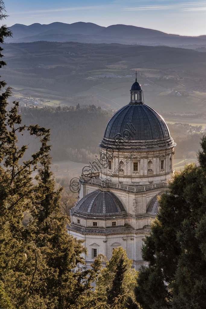  Todi: Temple of Santa Maria della Consolazione, built in the sixteenth century on a possible central plan project by Bramante.